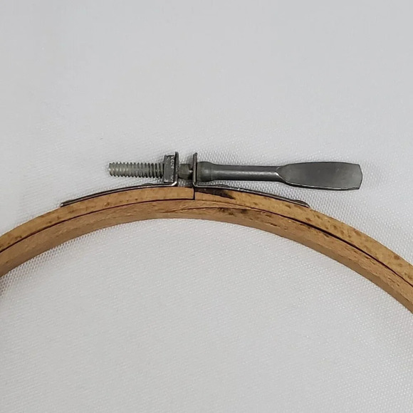 Vintage 6" wooden embordiery hoop Adjustable Monarch Style Screw Made in USA - Picture 2 of 10